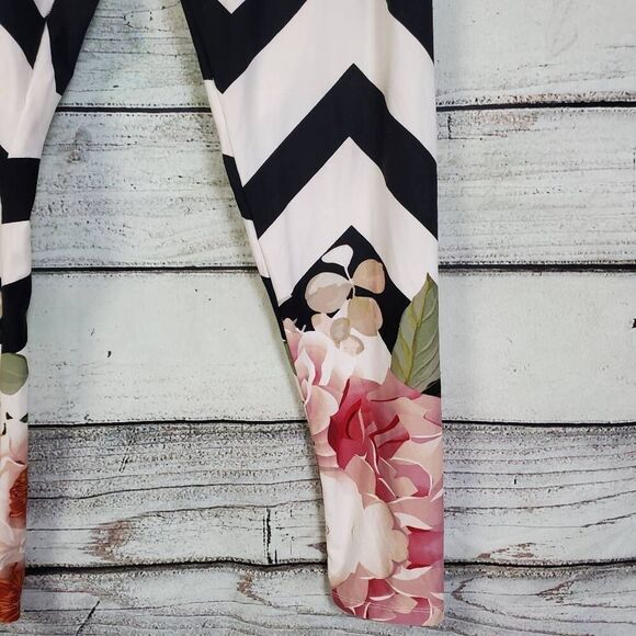 LuLaRoe TC2 Chevron Floral Leggings Black White Pink Simply Comfortable Stretch - Picture 3 of 7